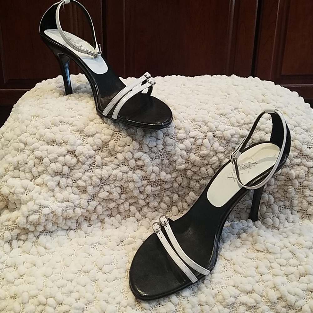 Shoes - by Mixx